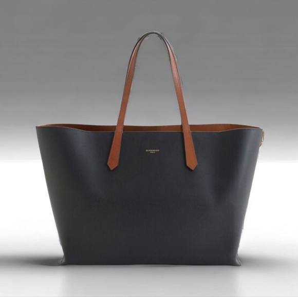 Givenchy Handbags - Givenchy GV Medium Leather Shopping Tote